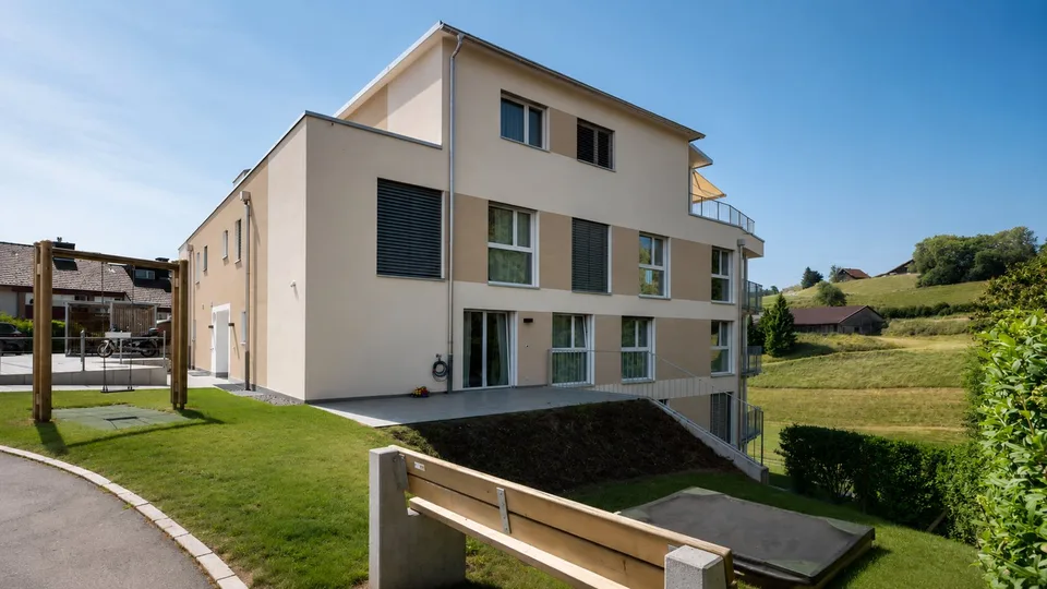 Procedura di offerta | Appartamento in proprietà esclusiva con jacuzzi & vista a lunga distanza inalterata