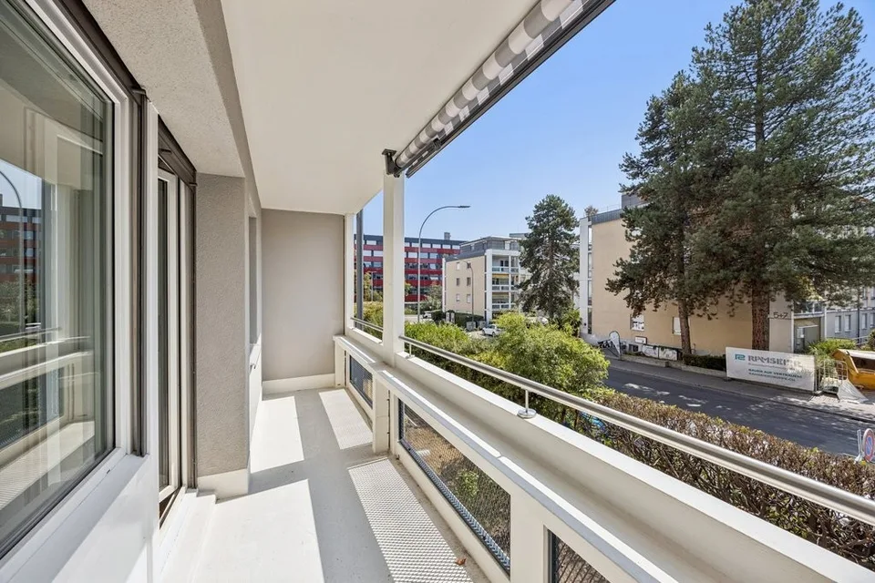 NEU - MODERN MIT GROSSZÜGIGEM BALKON