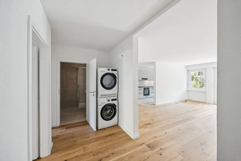 NEU - MODERN MIT GROSSZÜGIGEM BALKON