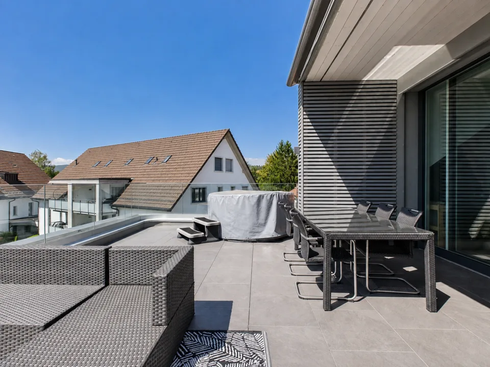 UNIQUE SPATIAL EXPERIENCE WITH SUNNY TERRACE