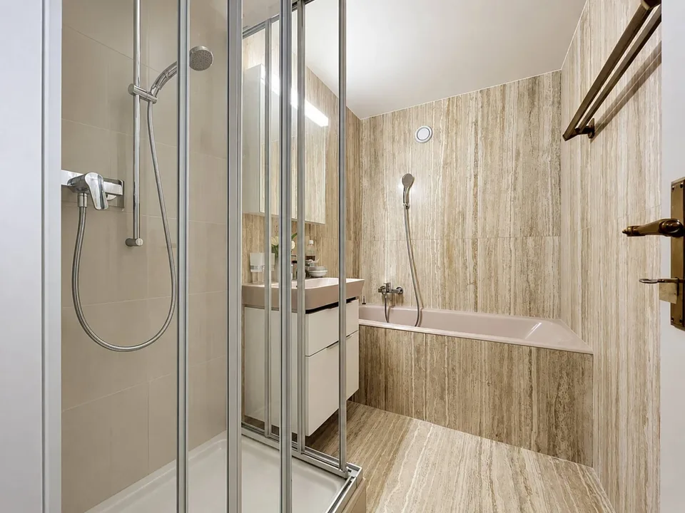Charmantes 2.5-Zimmer-Wohnung mit großer Terrasse und Seeblick