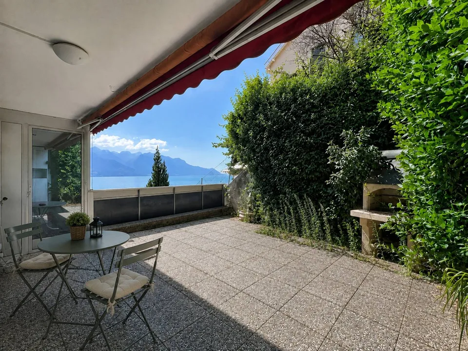 Charmantes 2.5-Zimmer-Wohnung mit großer Terrasse und Seeblick