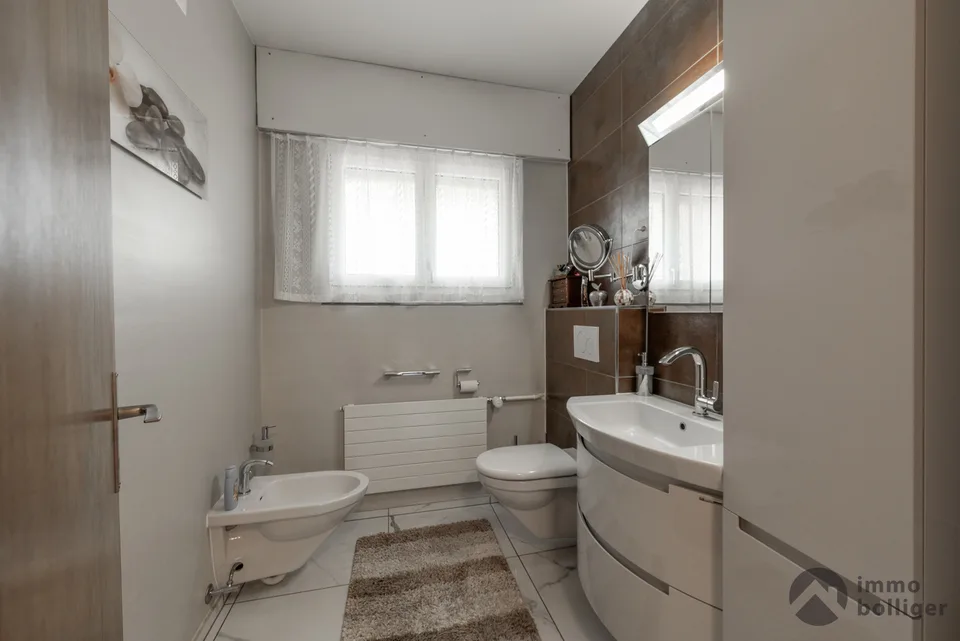 2-en-1 Chance : Votre maison pour générations avec 2 unités d'habitation