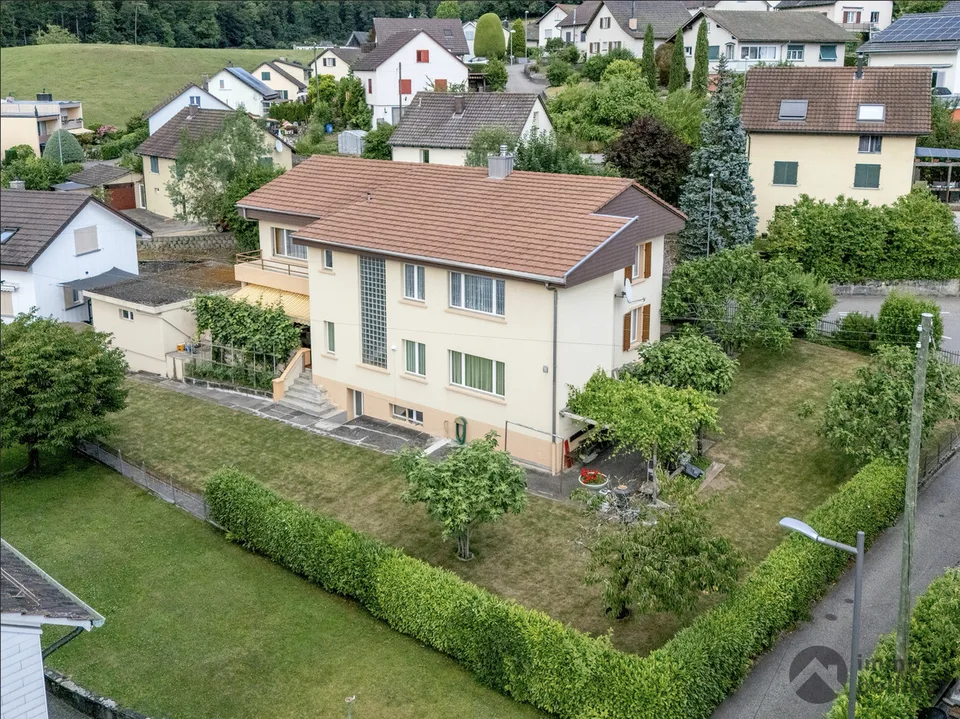 2-en-1 Chance : Votre maison pour générations avec 2 unités d'habitation
