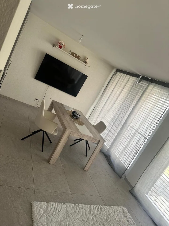 Zu vermieten schönes helles Studio in Chavornay CHF 1250. NK