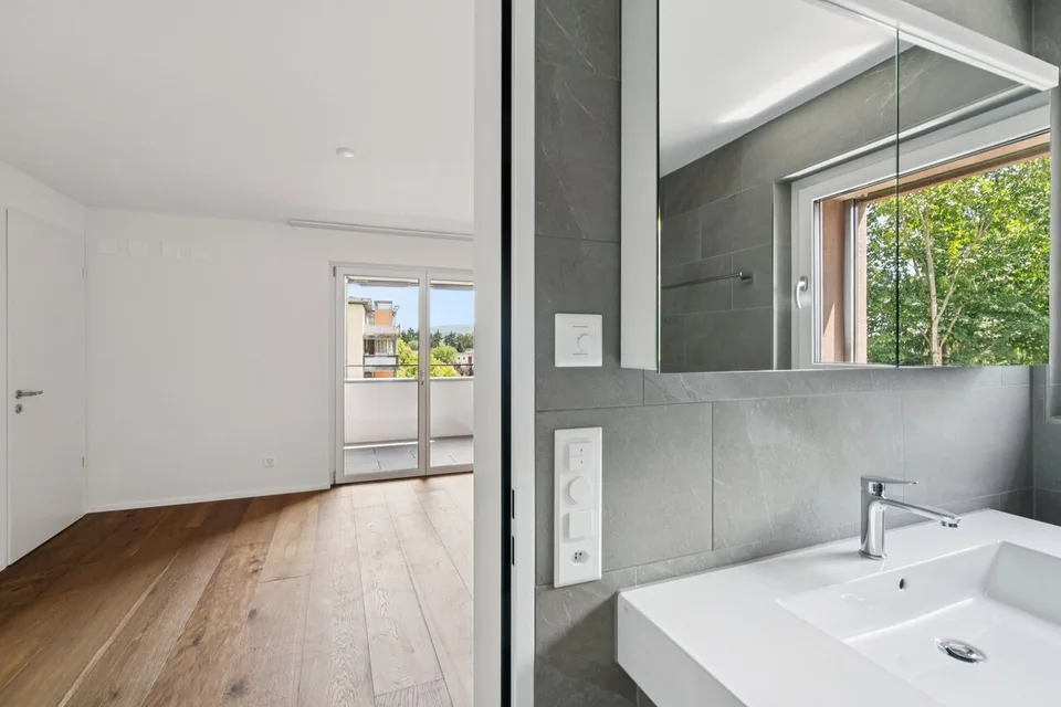 Appartamento moderno 4,5 locali con tre balconi coperti