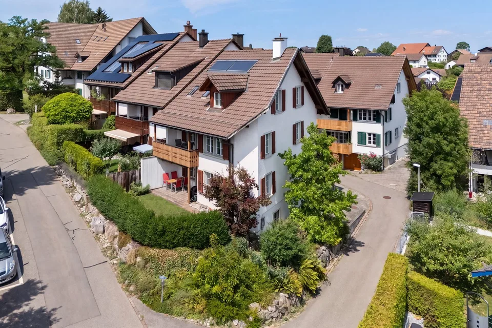 Grosszügige Familienidylle mit Garten, Sauna und vielseitigem Dachg...