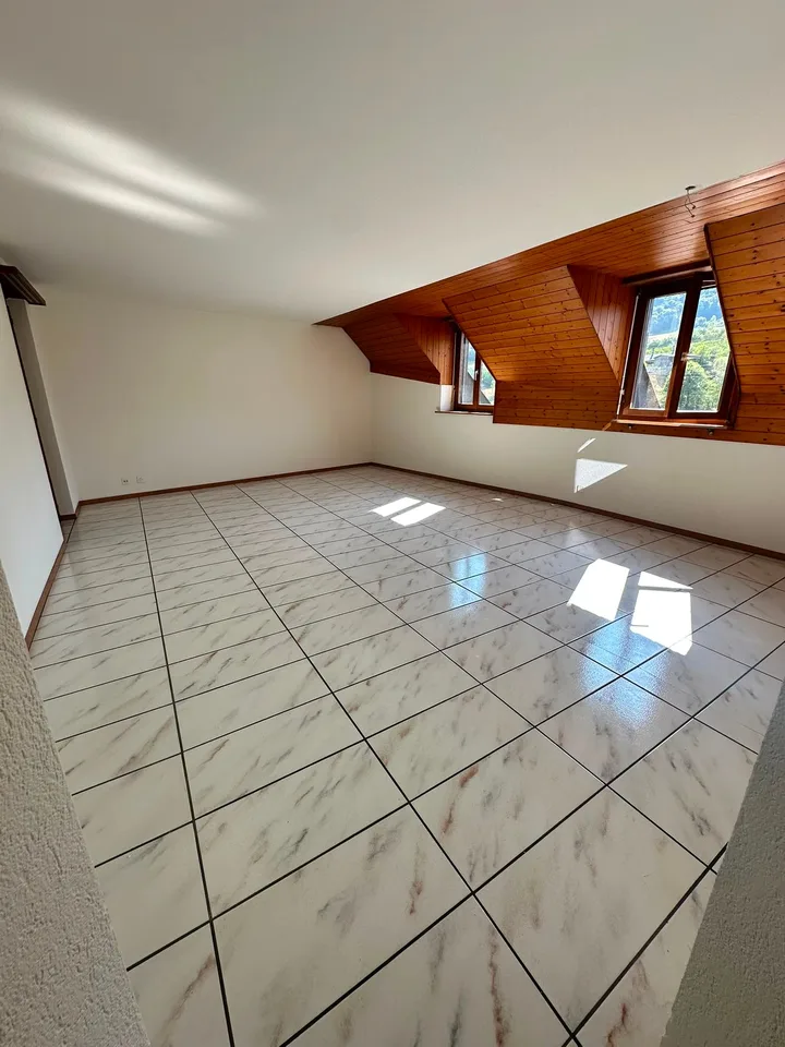 Charmante 4.5 Zimmer Wohnung mit grosser Laube - ab sofort verfügbar!