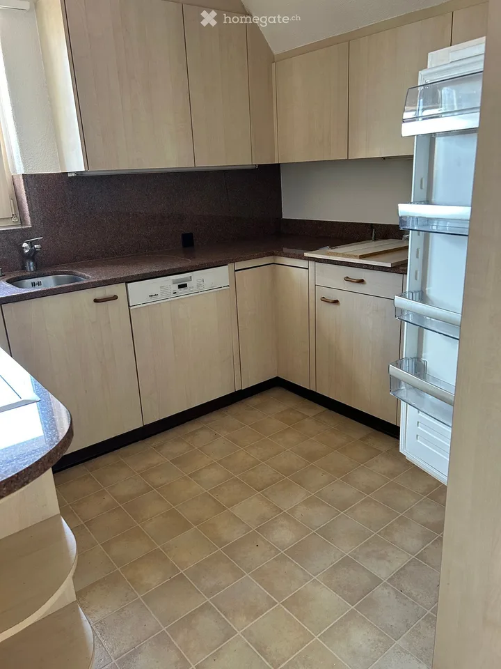 Helle 5.5-Zimmer-Wohnung im 2. OG in Niederglatt