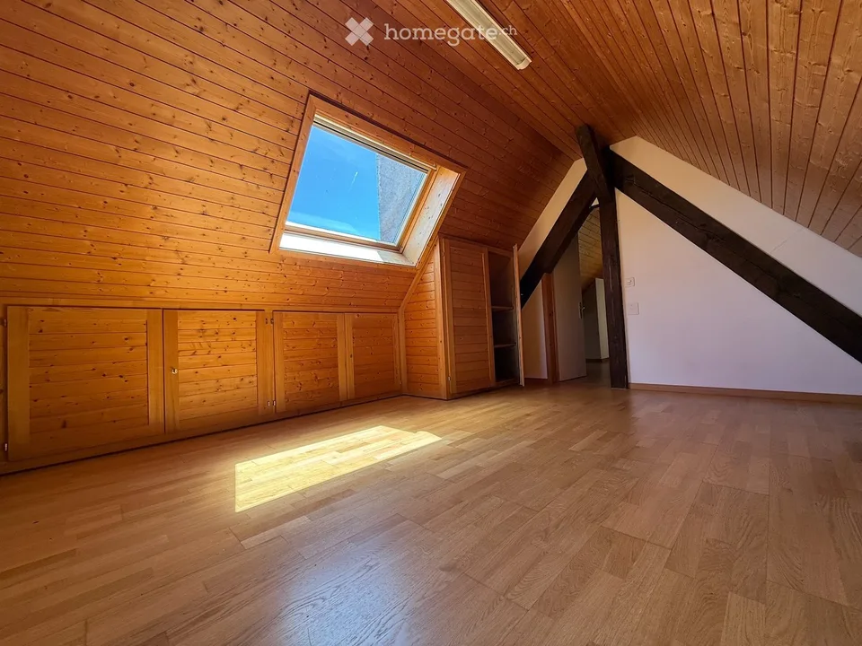 Helle 5.5-Zimmer-Wohnung im 2. OG in Niederglatt