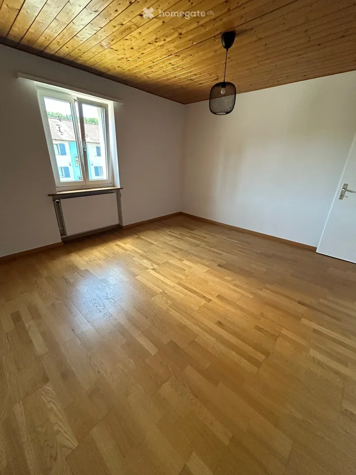 Helle 5.5-Zimmer-Wohnung im 2. OG in Niederglatt
