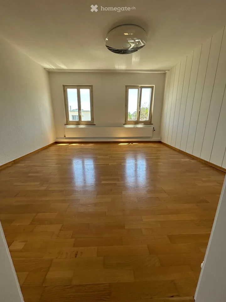 Helle 5.5-Zimmer-Wohnung im 2. OG in Niederglatt