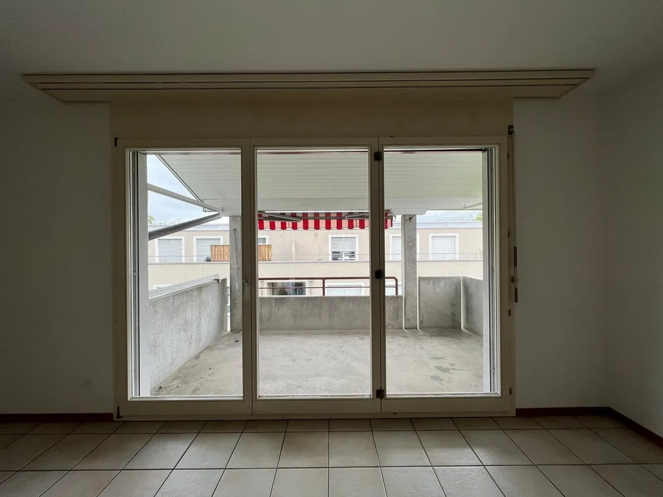 Schöne 3.5 Zimmer Wohnung mit Balkon und neuer Küche