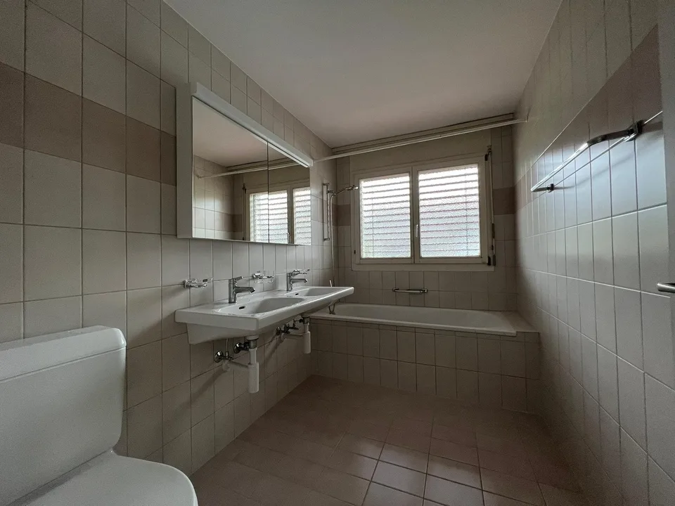 Schöne 3.5 Zimmer Wohnung mit Balkon und neuer Küche