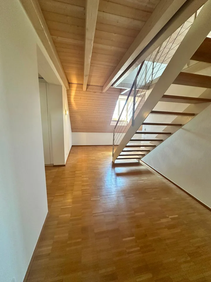 Renovierte 3.5-Zimmer-Dachwohnung - neue Küche