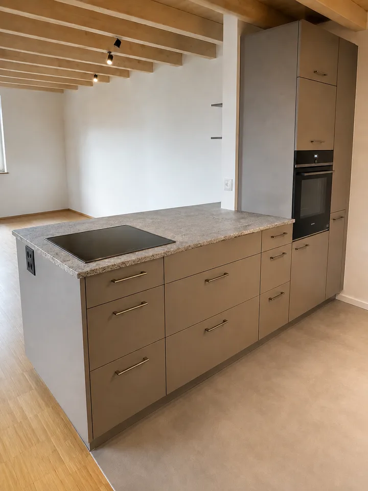 Renovierte 3.5-Zimmer-Dachwohnung - neue Küche