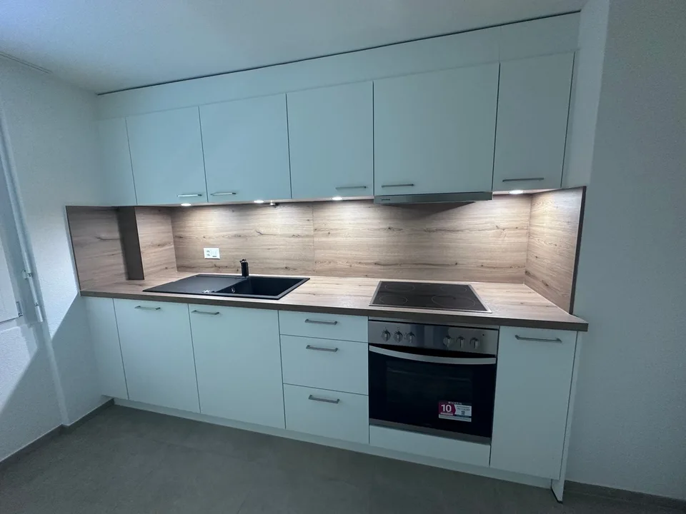 Kürzlich sanierte, moderne 3 Zimmer Wohnung mit Balkon – sofort verfügbar!