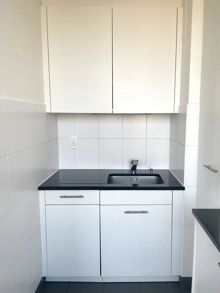 Close to airport, shops and transport