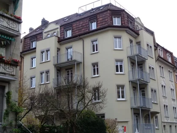 Charmante 3.5-Zimmer-Dachwohnung mit Panoramablick in Zürich-Wipkingen  / befristete bis 31.09.2027