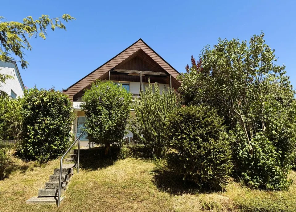 703 m² building land or 4.5-room single-family house in need of renovation in a popular residential area