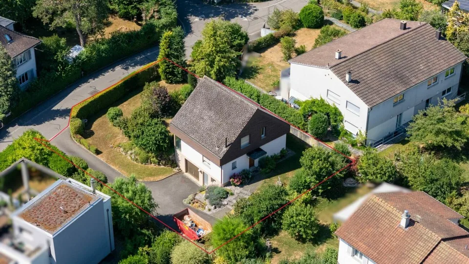 703 m² building land or 4.5-room single-family house in need of renovation in a popular residential area