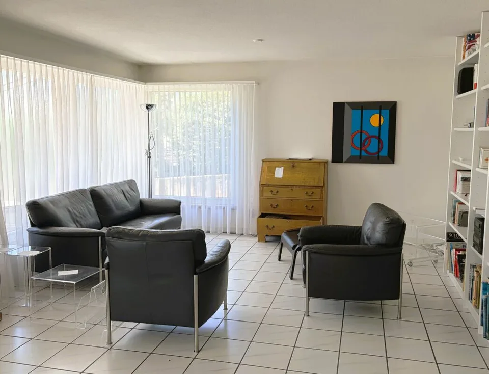 703 m² building land or 4.5-room single-family house in need of renovation in a popular residential area