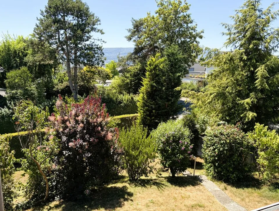 703 m² building land or 4.5-room single-family house in need of renovation in a popular residential area