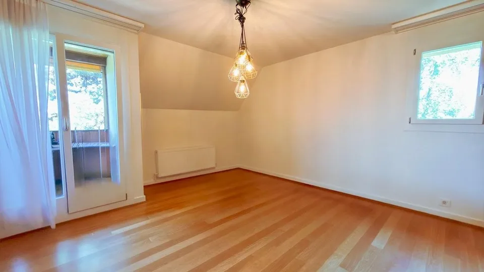 6.5-Zimmer-Maisonettewohnung mit Cheminée und zwei Balkonen in Riehen