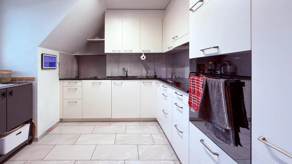 6.5-Zimmer-Maisonettewohnung mit Cheminée und zwei Balkonen in Riehen