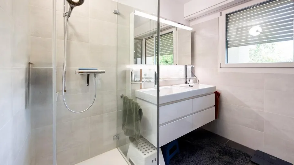 6.5-Zimmer-Maisonettewohnung mit Cheminée und zwei Balkonen in Riehen