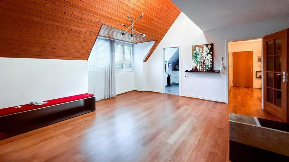 6.5-Zimmer-Maisonettewohnung mit Cheminée und zwei Balkonen in Riehen