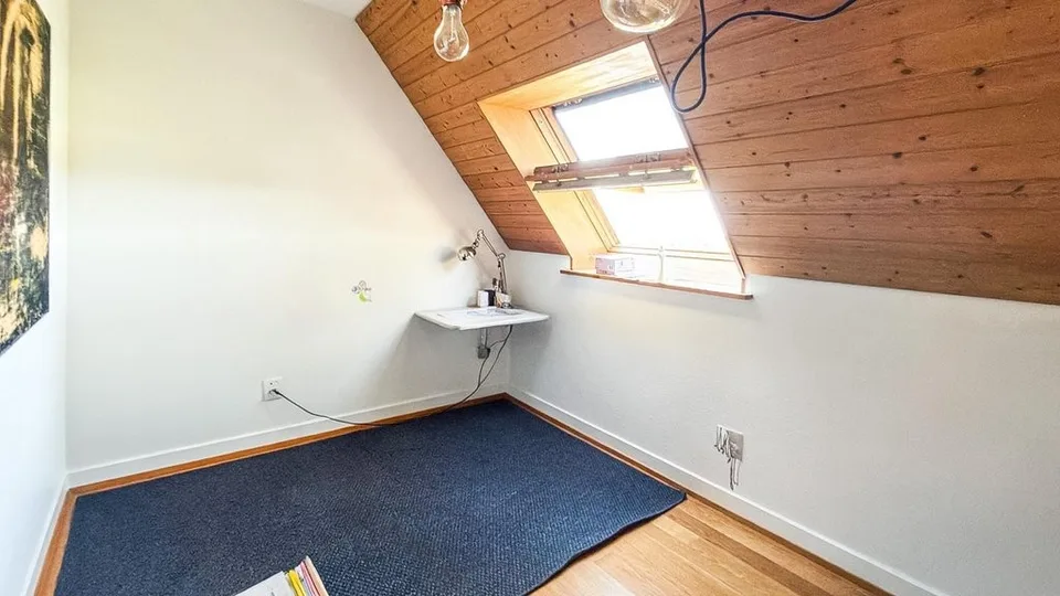 6.5-Zimmer-Maisonettewohnung mit Cheminée und zwei Balkonen in Riehen