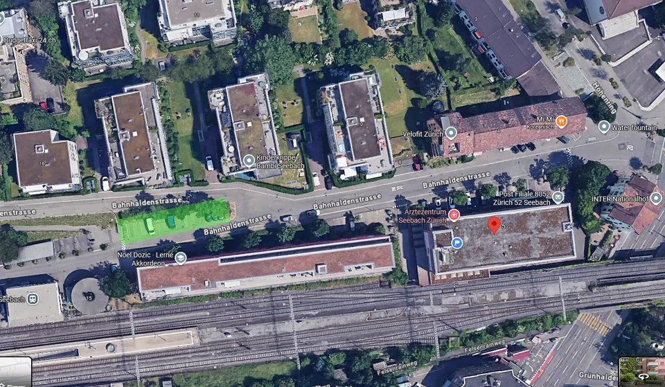 Parkplatz in Nähe  Bahnhof Seebach