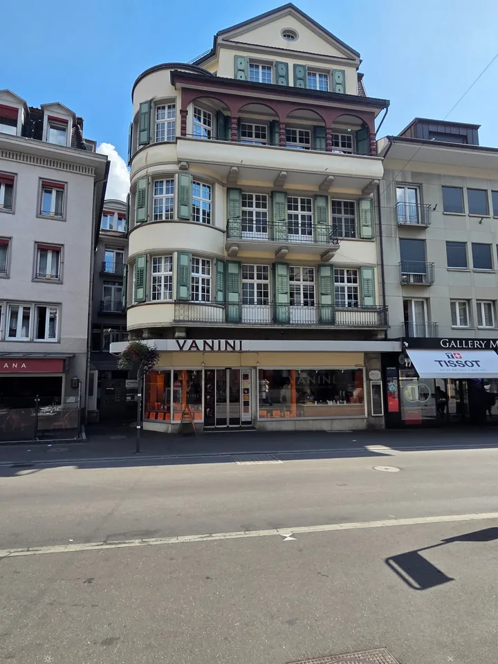 Stilvolle 5-Zimmerwohnung mit Altbaucharme im Herzen von Interlaken