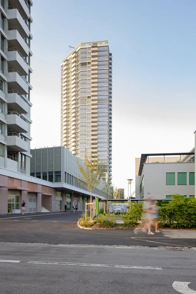 Tour Pilatus Kriens : appartement 2.5 pièces au 31e étage avec vue sur le lac des Quatre-Cantons