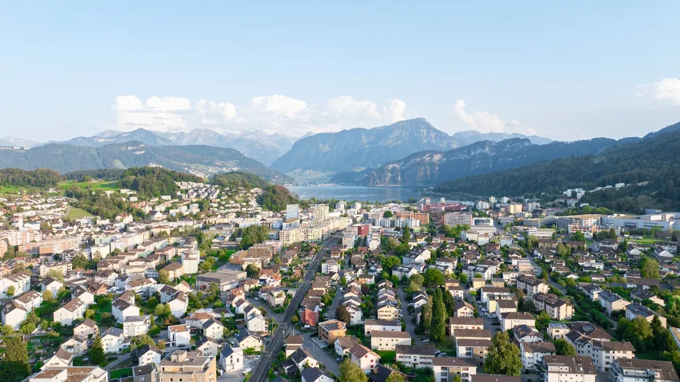 Tour Pilatus Kriens : appartement 2.5 pièces au 31e étage avec vue sur le lac des Quatre-Cantons
