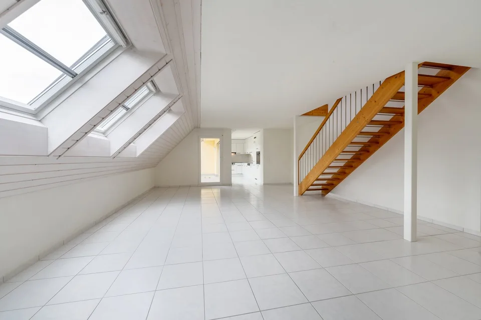 Wohnen auf zwei Ebenen mit Galerie und eigener Loggia