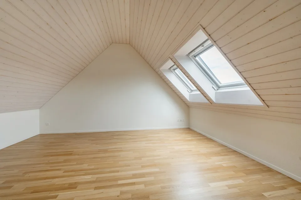 Wohnen auf zwei Ebenen mit Galerie und eigener Loggia