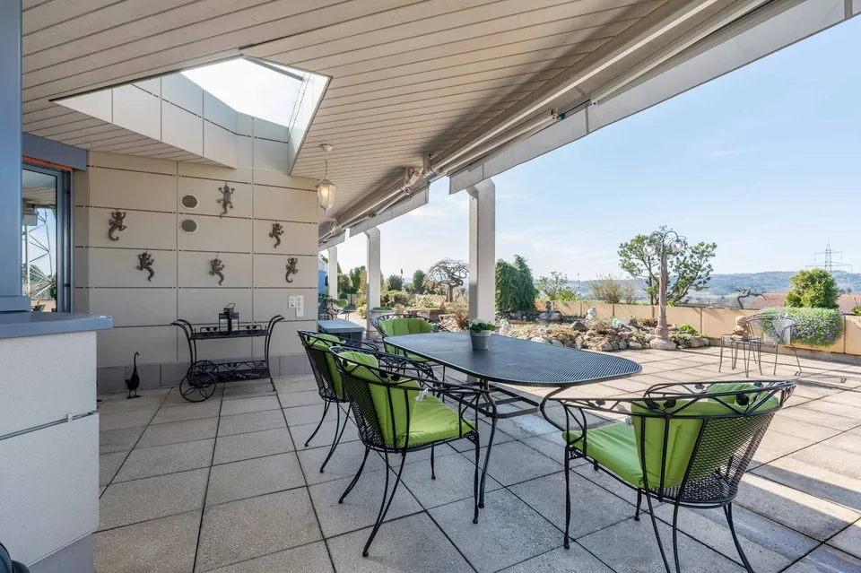 Large terrace with plenty of privacy and Alpine views