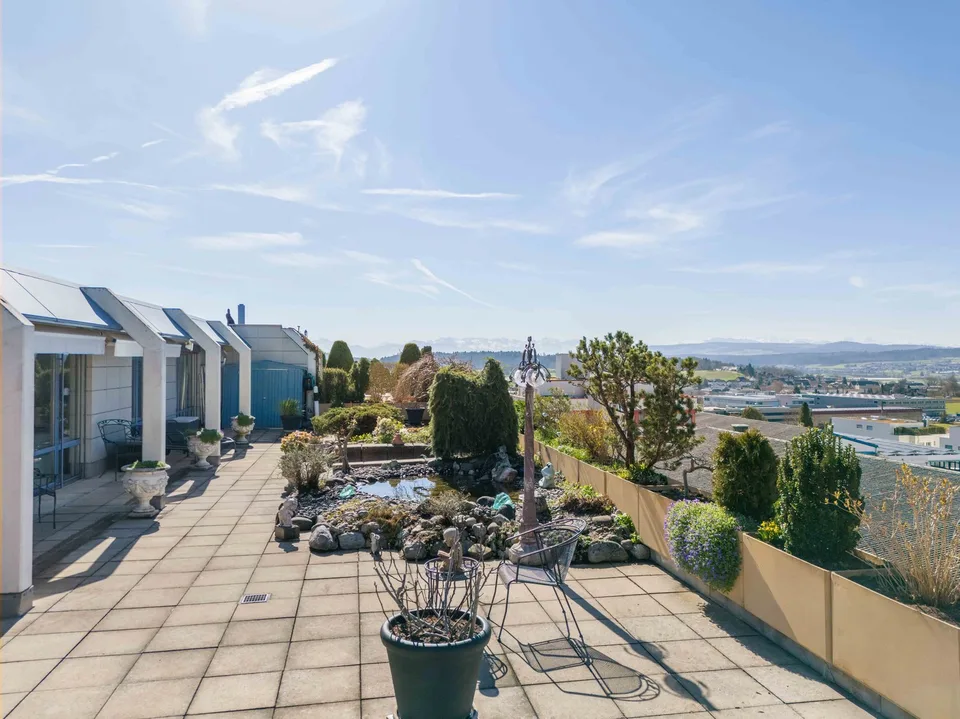 Large terrace with plenty of privacy and Alpine views