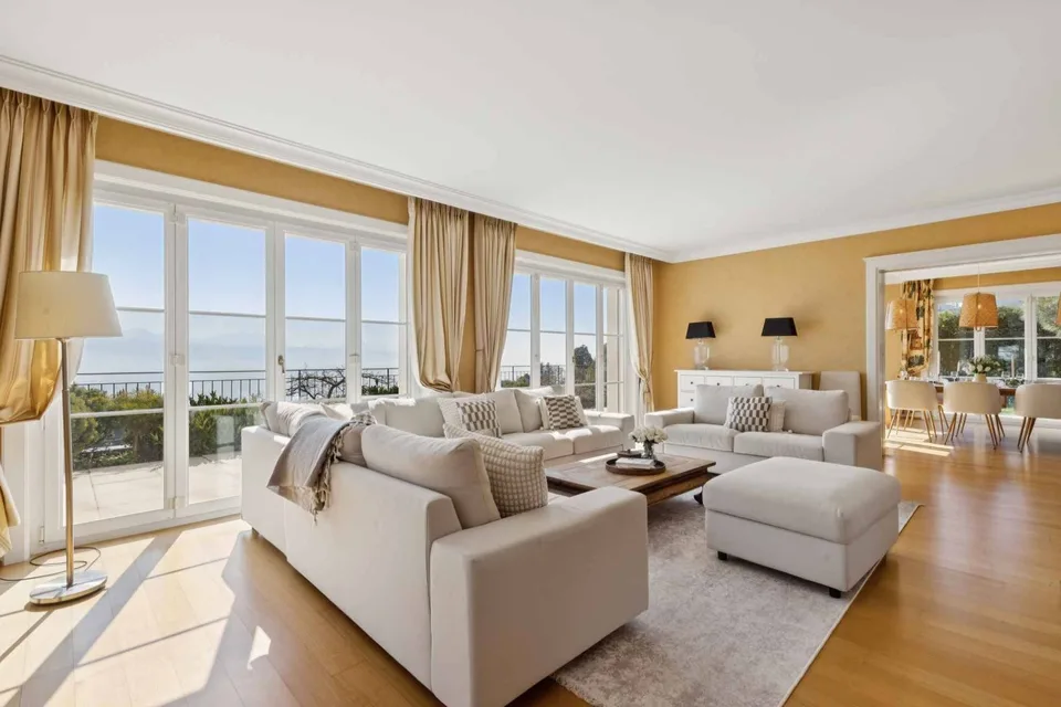 Exklusivität in Lutry: Herrschaftsvilla mit 420 m2 und panormamischer Seesicht