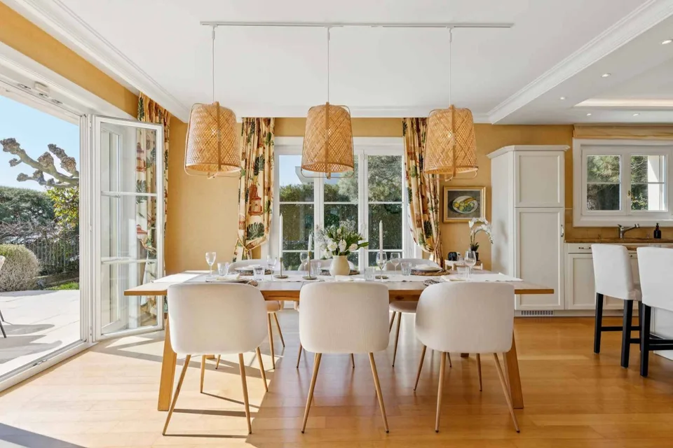 Exklusivität in Lutry: Herrschaftsvilla mit 420 m2 und panormamischer Seesicht