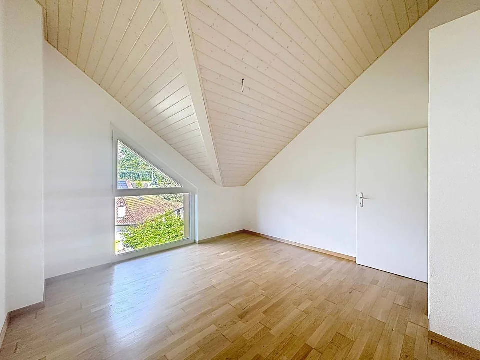 Ampio appartamento di 4.5 locali con 137.7 m2, soppalco e balconi coperti