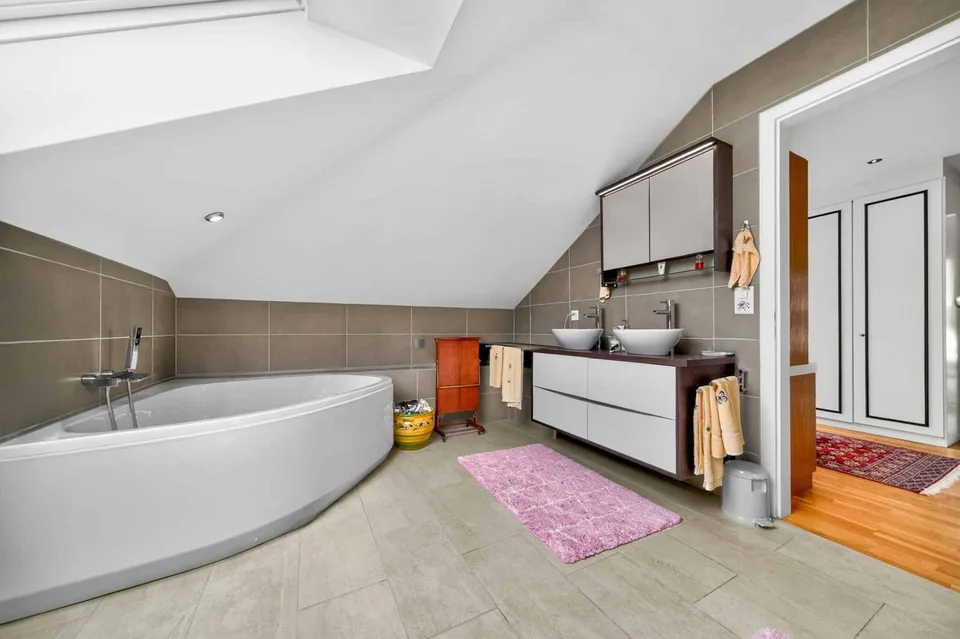 Top floor - 6 rooms with private elevator and large terrace