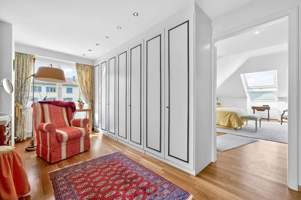 Top floor - 6 rooms with private elevator and large terrace