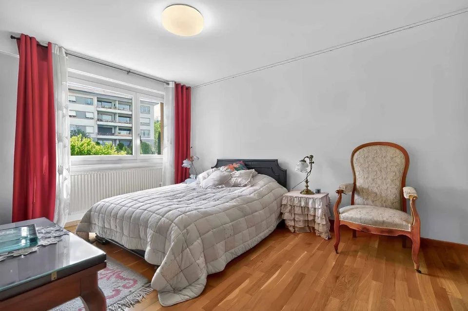 Top floor - 6 rooms with private elevator and large terrace
