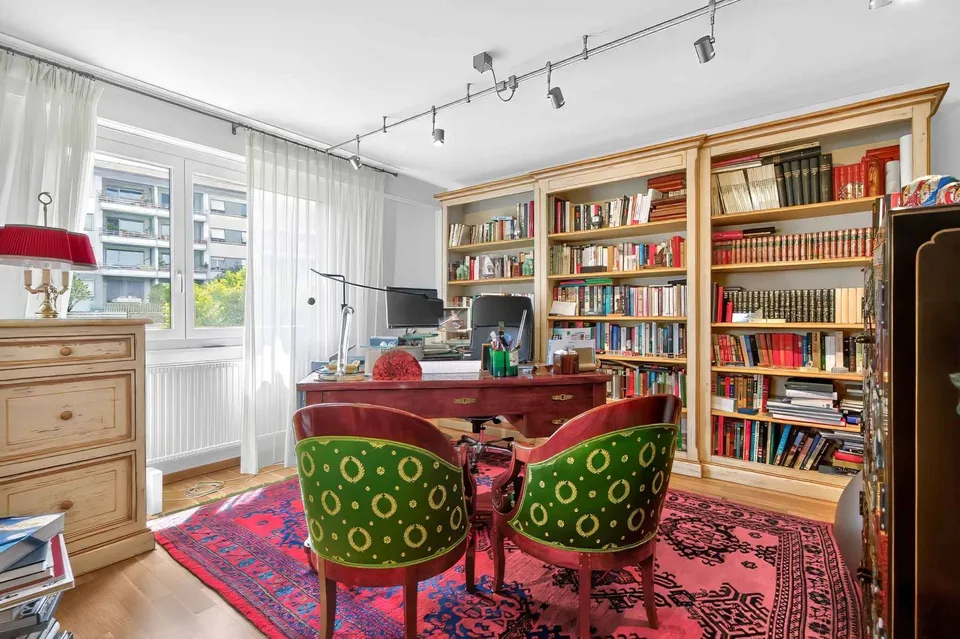 Top floor - 6 rooms with private elevator and large terrace