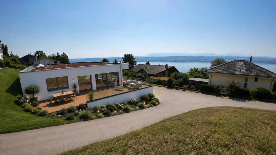 Einzelvilla mit Seeblick
