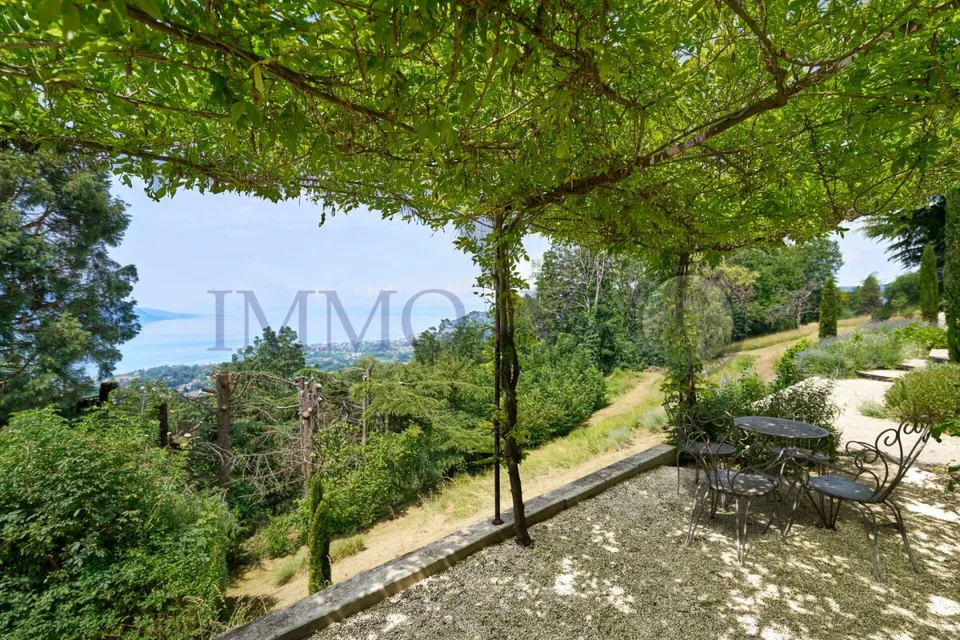EXCLUSIVE WITH SWIMMING POOL AND PANORAMIC VIEW