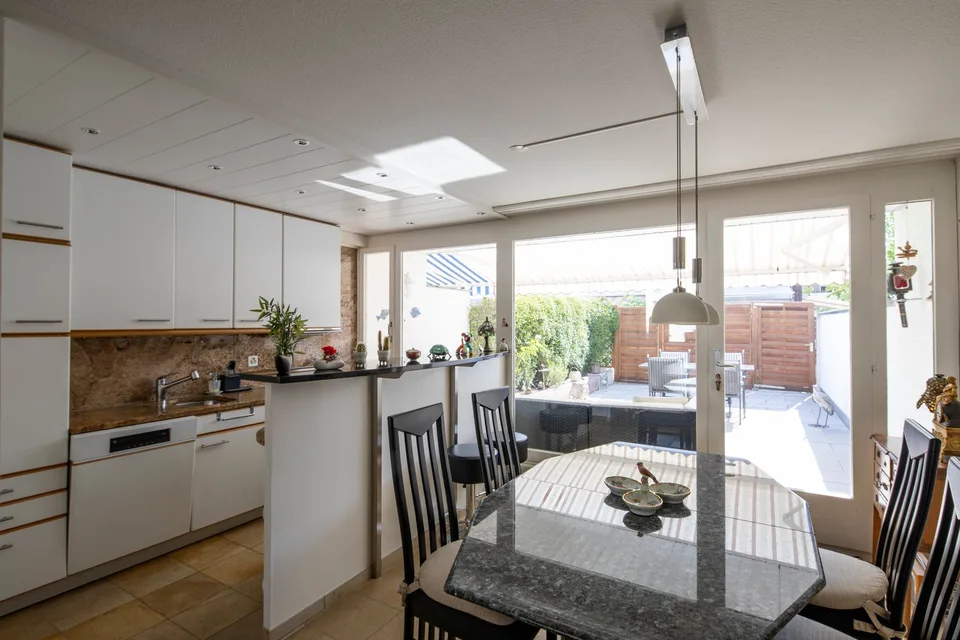 Charming 5½-room row house in Therwil for sale
